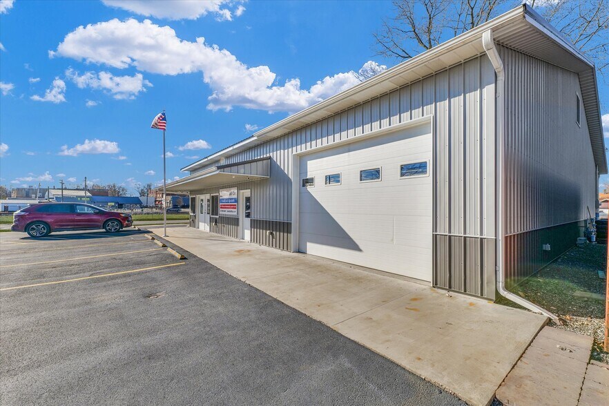 More Photos Of 109 Front St, Mansfield Industrial For Sale