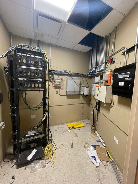 More Photos Of 1640 W Fullerton Ave, Chicago Bank For Sale