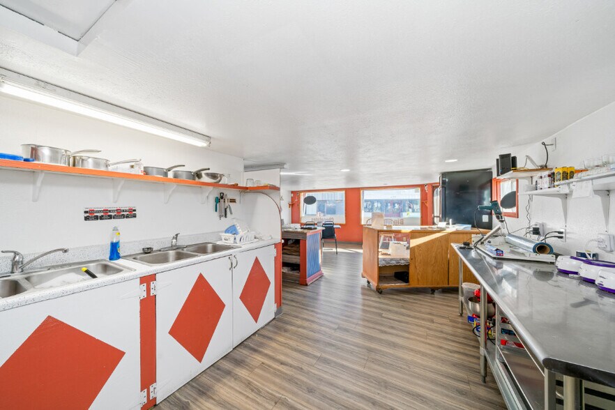 More Photos Of 235 Garibaldi Ave, Garibaldi General Retail For Sale