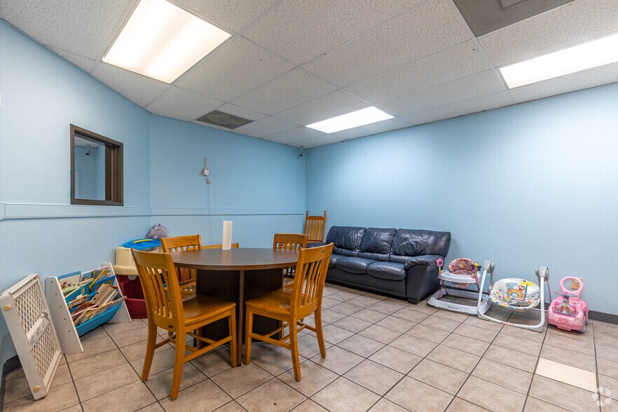 More Photos Of 1300 N Anglin, Cleburne Office For Lease