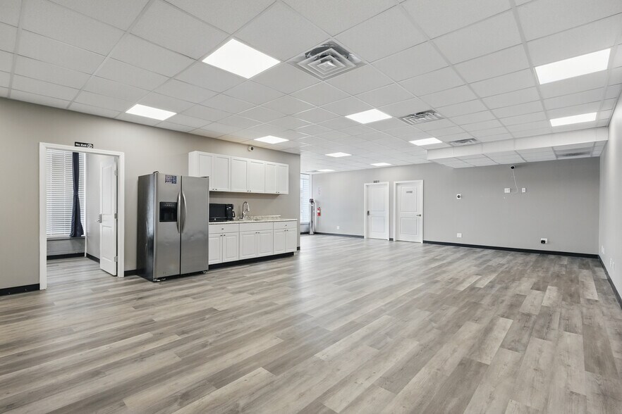 More Photos Of 581 E Cherry St, Troy Freestanding For Sale