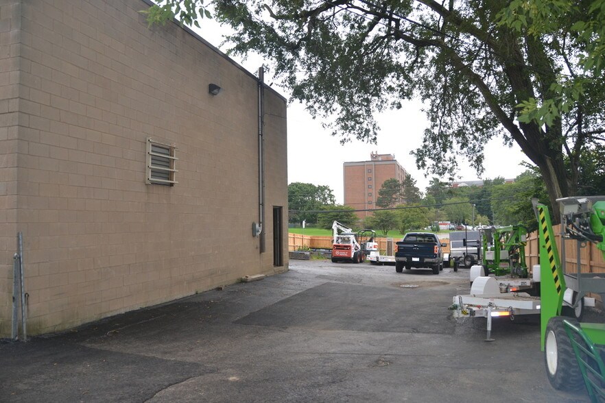 More Photos Of 318 N Milwaukee Ave, Wheeling Storefront For Lease