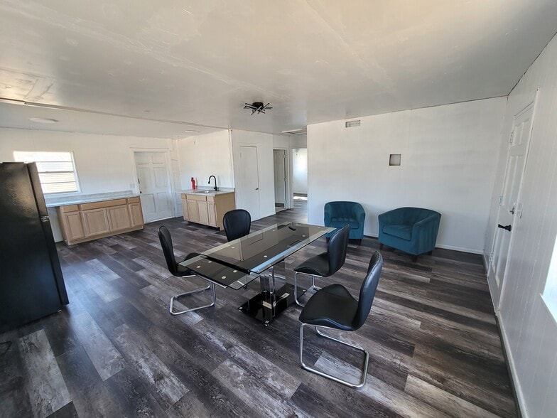 More Photos Of 4830 Gall Blvd, Zephyrhills Flex For Lease