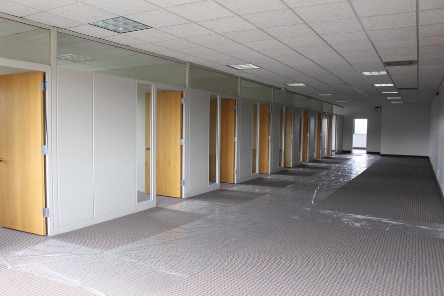 More Photos Of 23330 Commerce Park, Beachwood Office For Lease