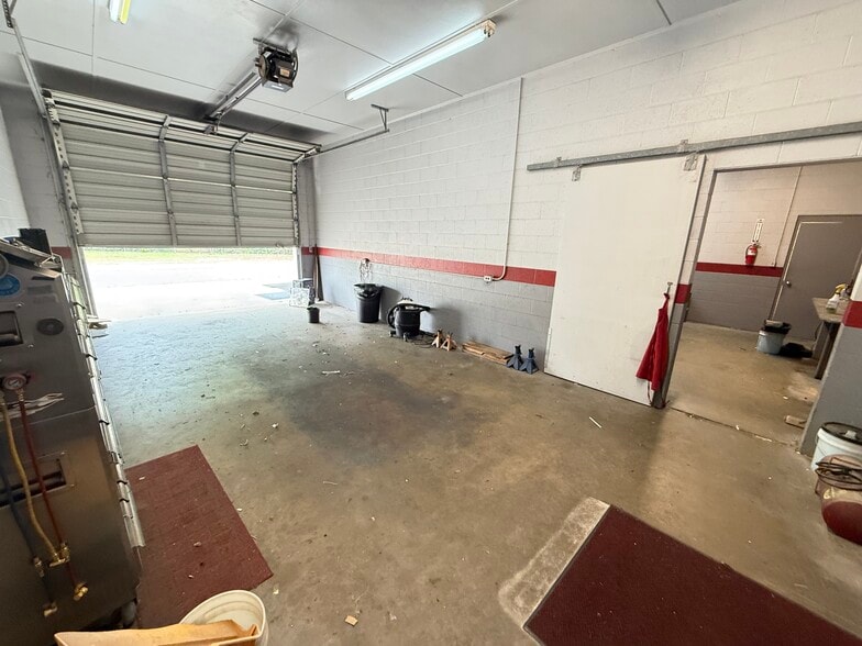 More Photos Of 906 N Breazeale Ave, Mount Olive Auto Dealership For Sale