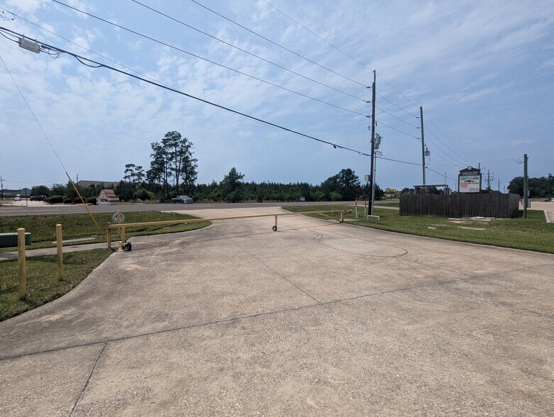 More Photos Of 422 N Lhs Dr, Lumberton Freestanding For Sale
