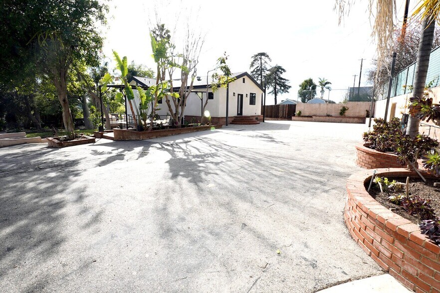 More Photos Of 9857 Foothill Blvd, Lake View Terrace Multifamily For Lease