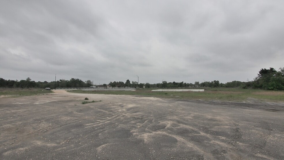 More Photos Of 5702 John Martin Rd, Baytown Apartments For Sale