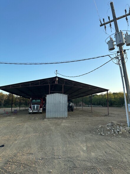 More Photos Of 828 E 13th, Atoka Warehouse For Lease