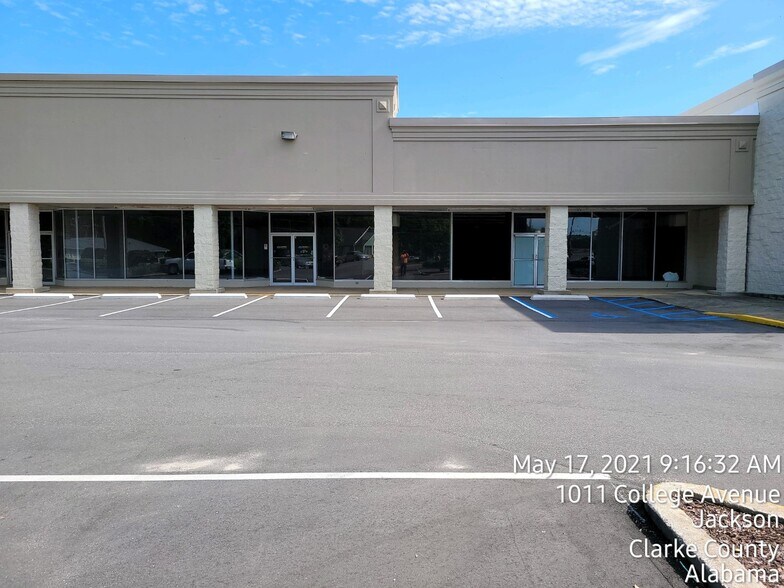 More Photos Of 1011 College Ave, Jackson General Retail For Lease