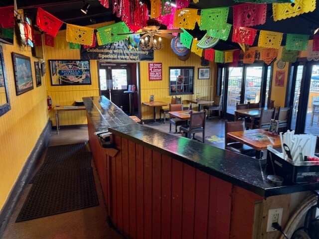 More Photos Of 1964 W Foothill Blvd, Upland Restaurant For Lease