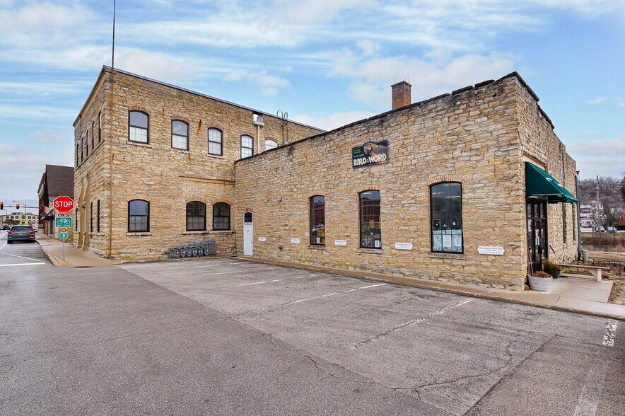 More Photos Of 30 S Shumway Ave, Batavia Office For Lease