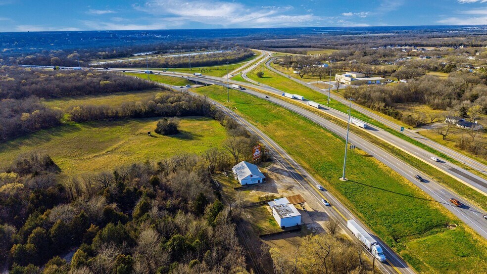 More Photos Of 1403 Interstate Highway 30, Greenville General Retail For Sale