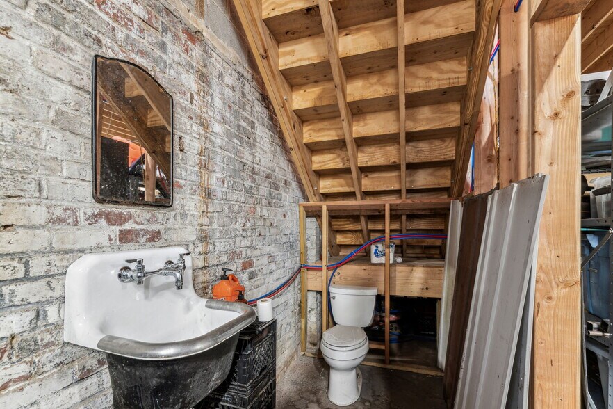 More Photos Of 2822-2824 Jasper St, Philadelphia Warehouse For Sale