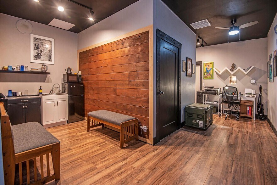 More Photos Of 592 N Sisters Park Ct, Sisters Flex For Sale