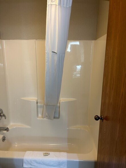 More Photos Of 789 E Milltown Rd, Wooster Hotel For Sale