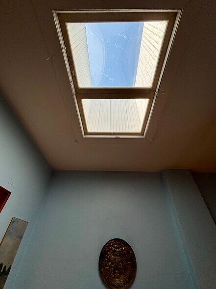 More Photos Of 221 W Washington St, Marquette Flex For Sale