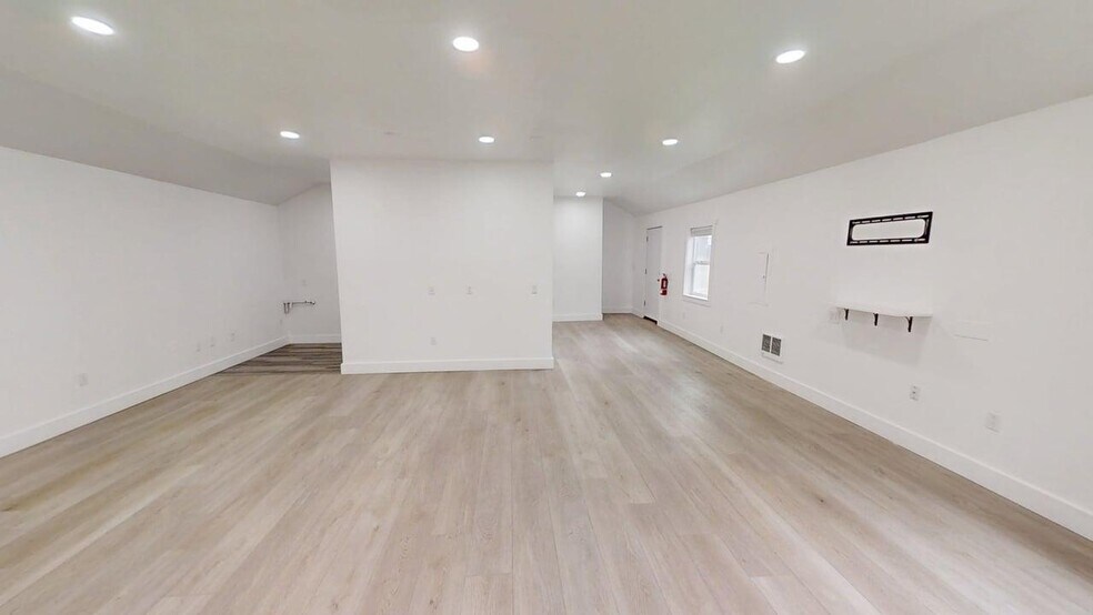 More Photos Of 11518 NE Sandy Blvd, Portland Apartments For Lease