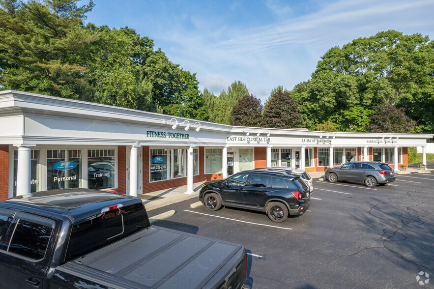 More Photos Of 322-338 County Rd, Barrington Unknown For Lease