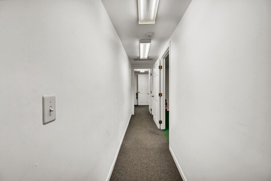 More Photos Of 50 S End Plz, New Milford Light Distribution For Sale