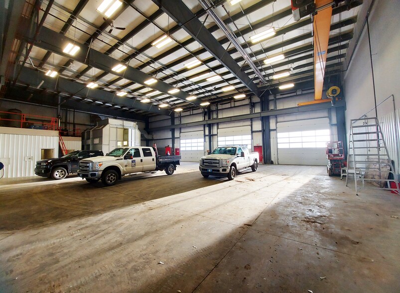 More Photos Of 106 Queensland Cres Bay #150, Red Deer County Light Distribution For Lease