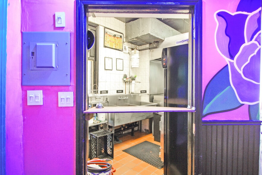 More Photos Of 146 Knickerbocker Ave, Brooklyn Storefront Retail Residential For Lease