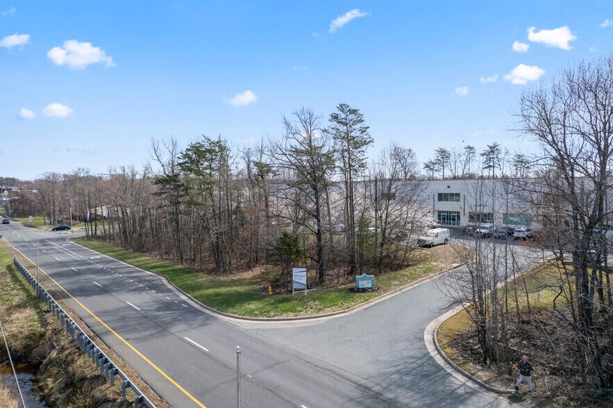 More Photos Of 17857-17889 Fraley Blvd, Dumfries Research And Development For Sale
