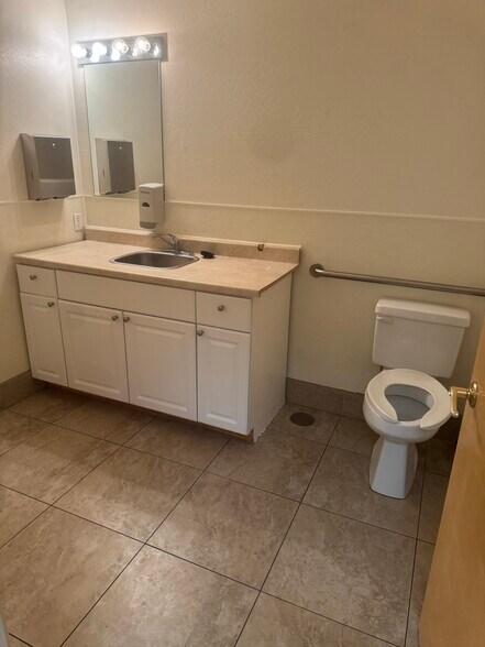 More Photos Of 116 N Lindsay Rd, Mesa Unknown For Lease