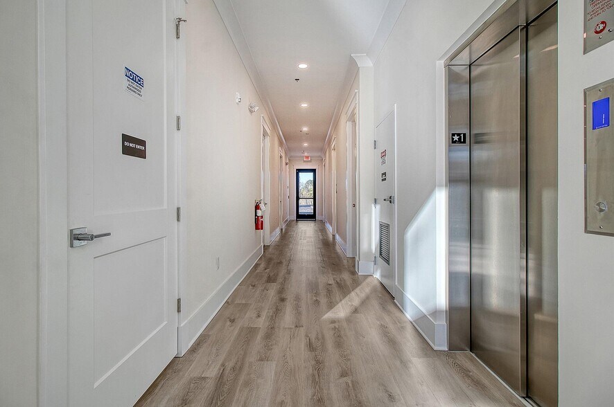 More Photos Of 208 N Cedar St, Summerville Office For Sale