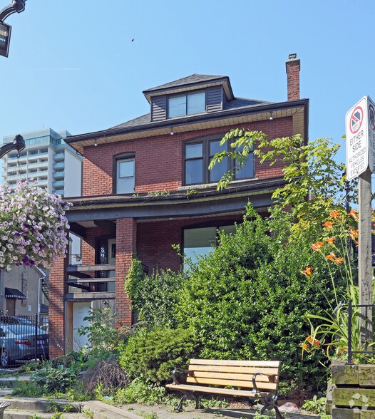 More Photos Of 105 George St, Hamilton Storefront Retail Office For Lease