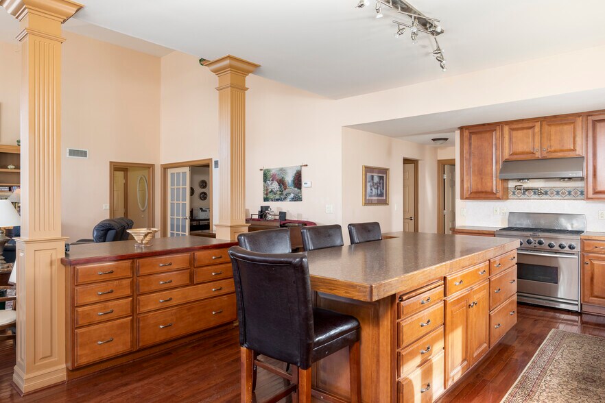 More Photos Of 860 Union Rd, West Seneca Office Residential For Sale