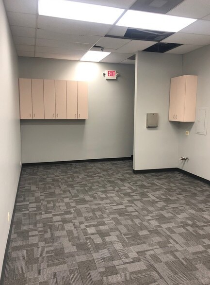 More Photos Of 11-47 E Northwest Hwy, Palatine Unknown For Lease