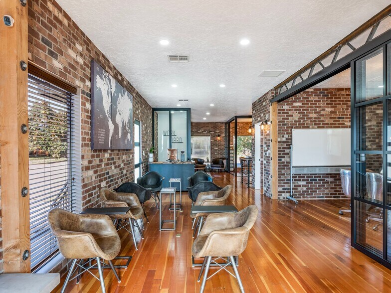 More Photos Of 2917 Washington St, Vancouver Storefront Retail Office For Sale