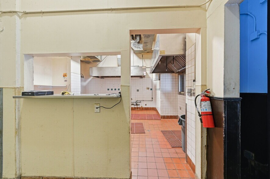 More Photos Of 1037 Valencia St, San Francisco General Retail For Lease