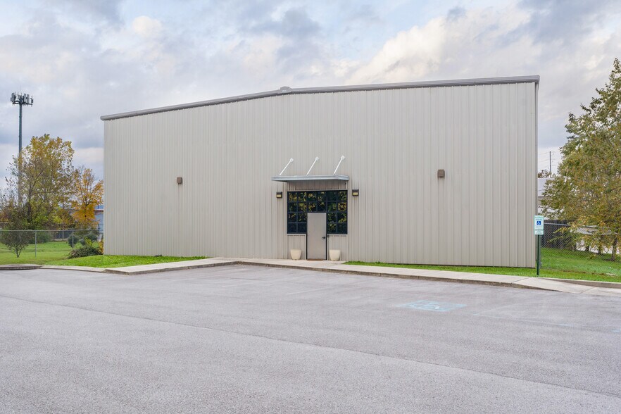 More Photos Of 2145 Chestnut St, Chattanooga Specialty For Lease