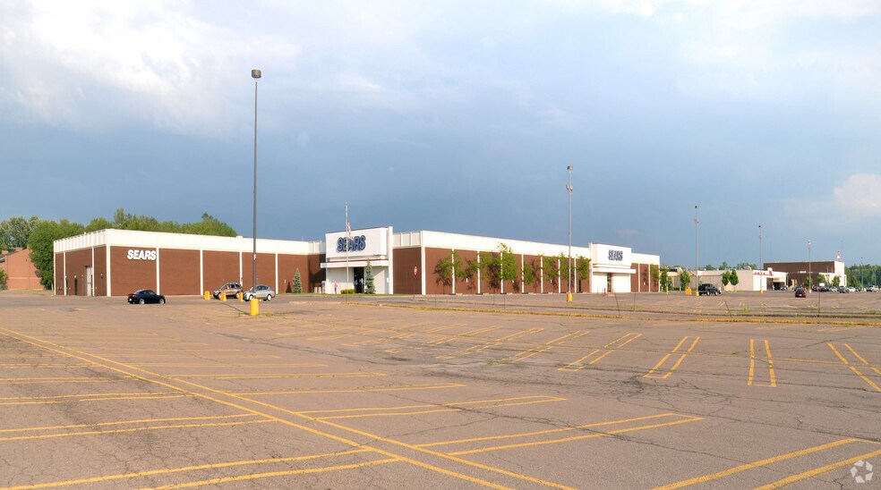 More Photos Of 6929 Williams Rd, Niagara Falls Freestanding For Lease