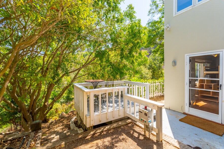 More Photos Of 543 1/2 Arroyo Ave, Santa Barbara Apartments For Sale