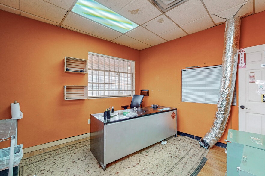 More Photos Of 1823 Commercial St NE, Albuquerque Warehouse For Sale