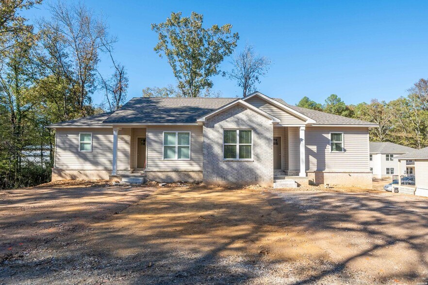 More Photos Of 102 & 106 Cheyenne St, Hot Springs National Park Apartments For Sale
