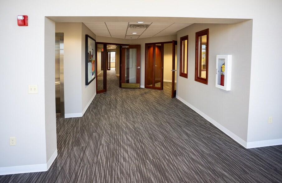 More Photos Of 19105 W Capitol Dr, Brookfield Medical For Lease