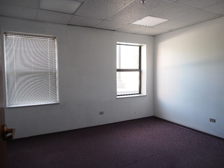 More Photos Of 329-331 S York Rd, Bensenville Daycare Center For Lease