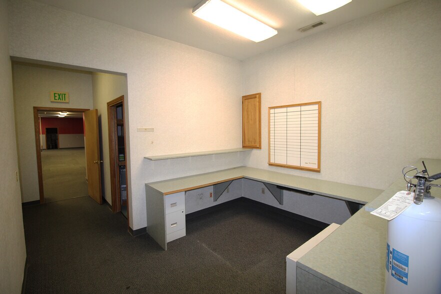 More Photos Of 2509 W 2nd St, Marion Office For Sale