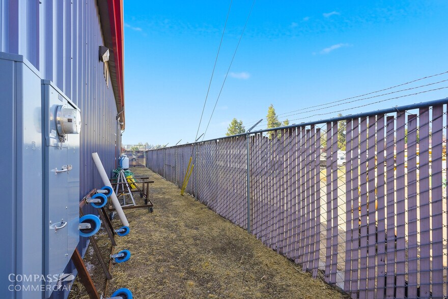 More Photos Of 188 W Sisters Park Dr, Sisters Warehouse For Sale