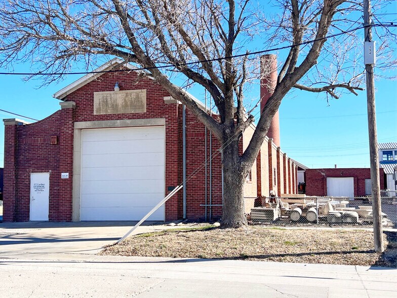 Primary Photo Of 134 NW Van Buren St, Topeka Warehouse For Sale