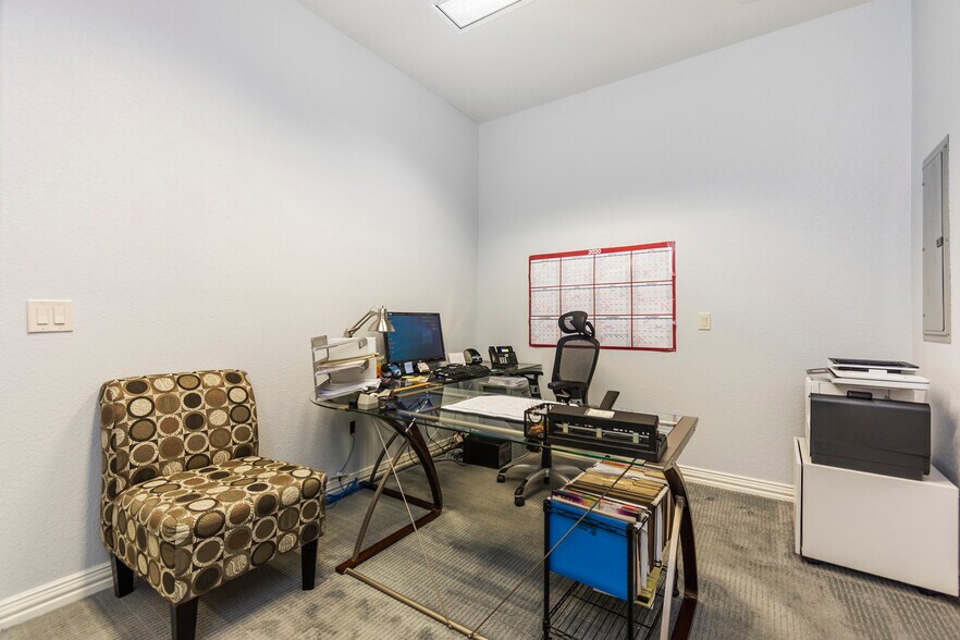 More Photos Of 7633 Bellaire Dr S, Fort Worth Medical For Sale