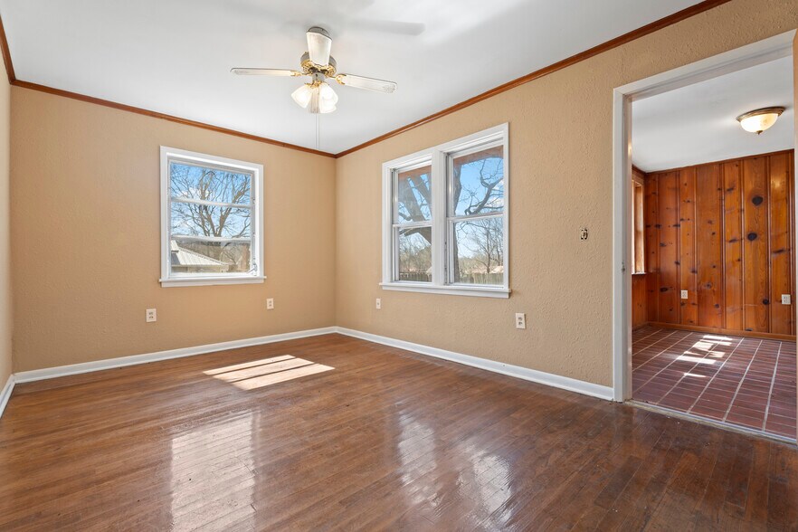 More Photos Of 300 Range St, Marshall Multifamily For Sale