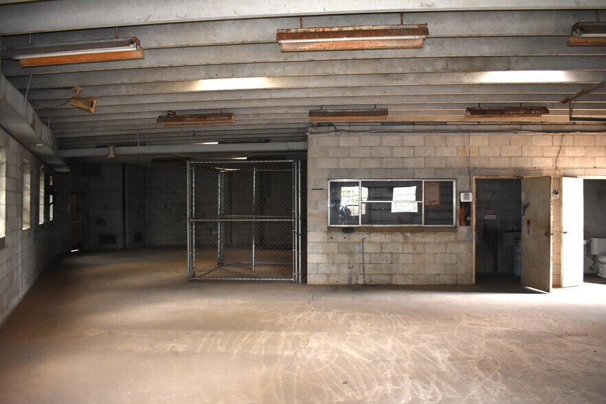 More Photos Of 710 N Perry St, Montgomery Industrial For Lease