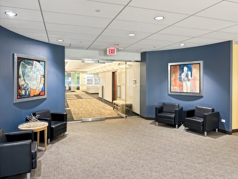 More Photos Of 3333 Warrenville Rd, Lisle Coworking Space