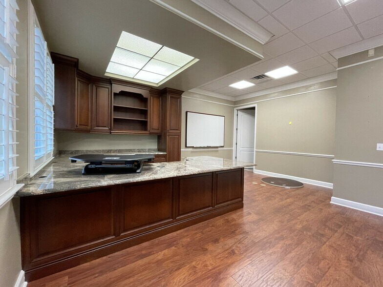 More Photos Of 1701 NW 80th Blvd, Gainesville Office For Sale