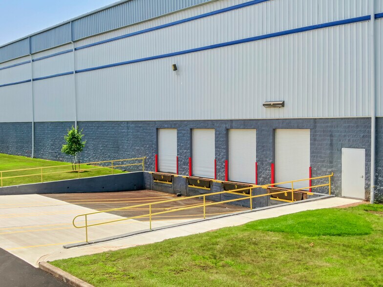 More Photos Of 145 Candlewood Rd, Bay Shore Warehouse For Lease